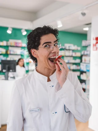 Instagram post from farmacias_cuido. This post is in position 4.